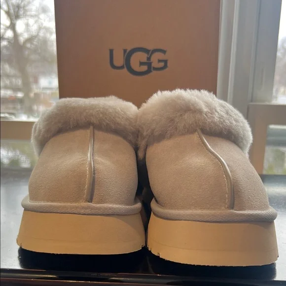 UGG Women's Cream Fluffy Slippers